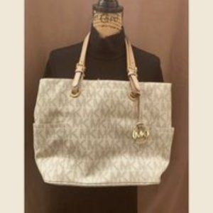 NWOT Michael Kors Jet Set Sign Logo Tote Vanila